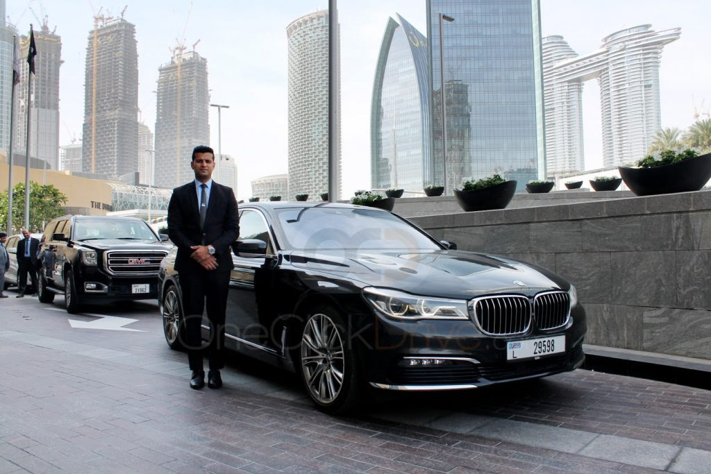 Reasons to Rent a Car with Driver in Dubai for a Stress-Free Trip