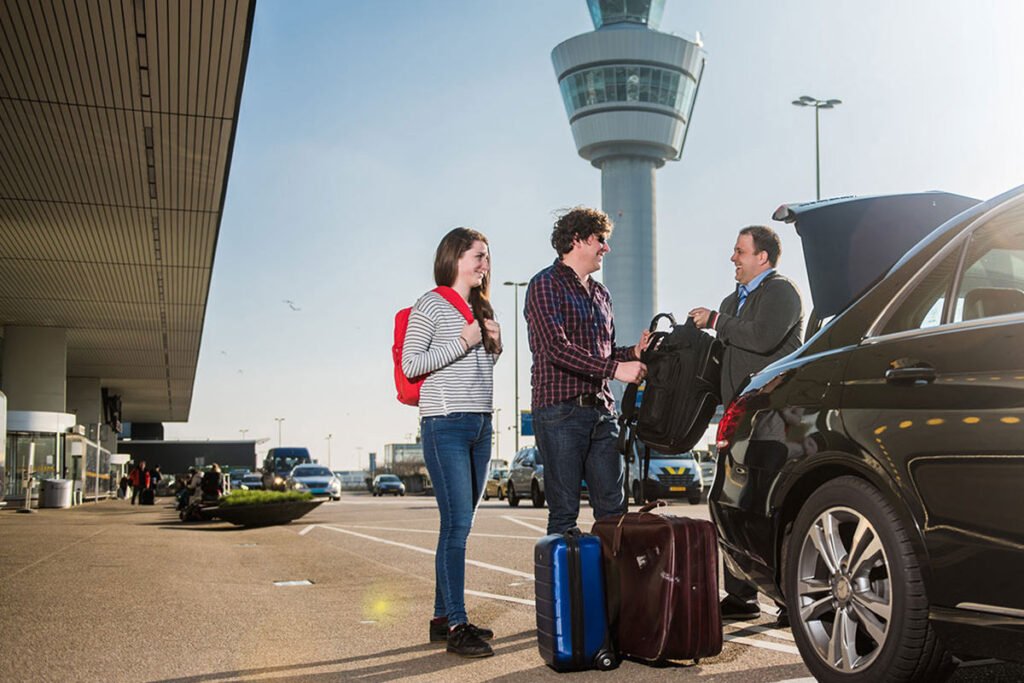 Benefits of Choosing Luxury Car Rental in Dubai with Driver