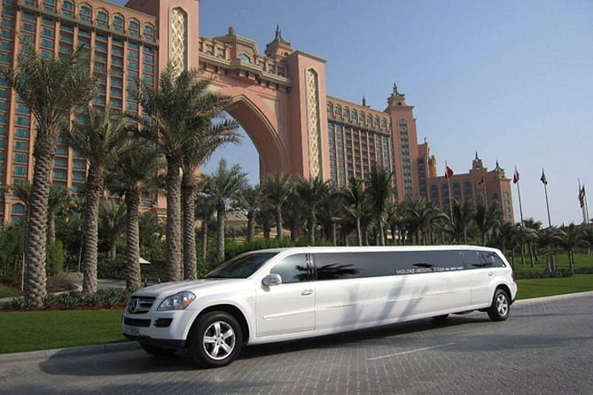 Limousine Service in Dubai: Perfect for Business, Events & Tours
